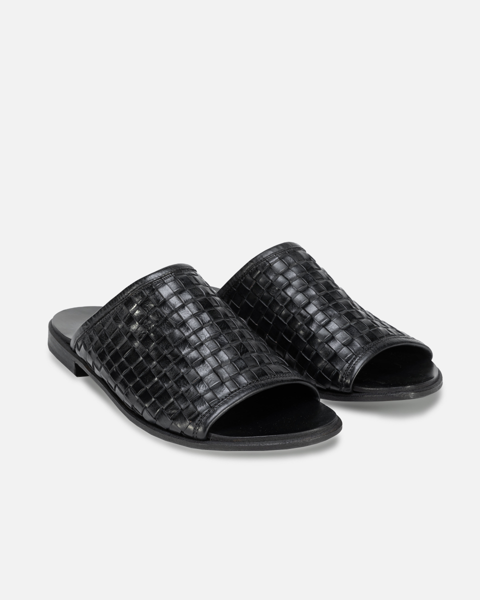 Woman's flat woven lambskin Sandals